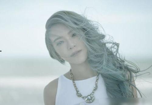 娱乐吃瓜女艺人定位歌手,娱乐界吃瓜女艺人跨界变身魅力歌手